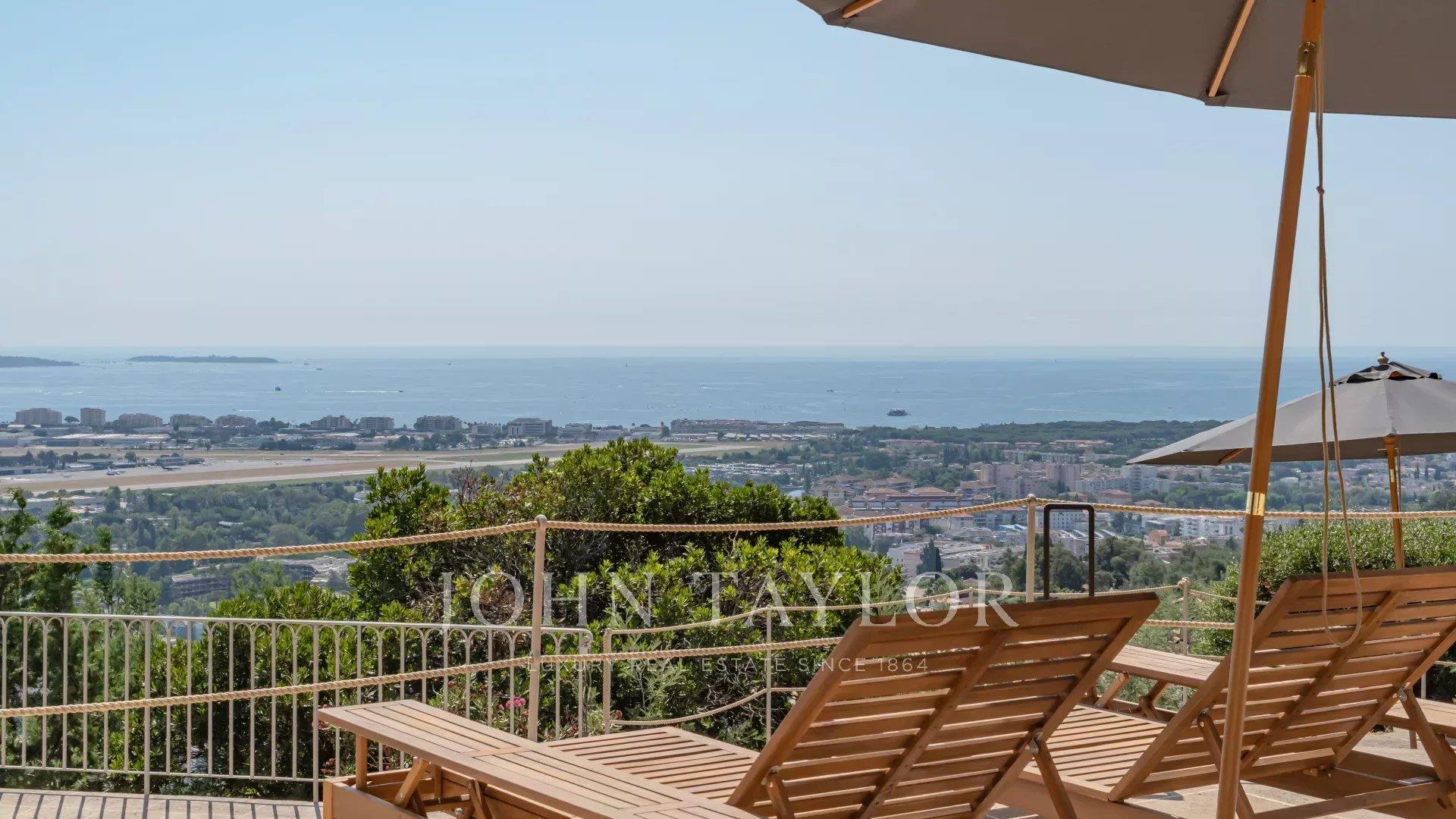 Bela propriedade renovada com vista panorâmica para o mar