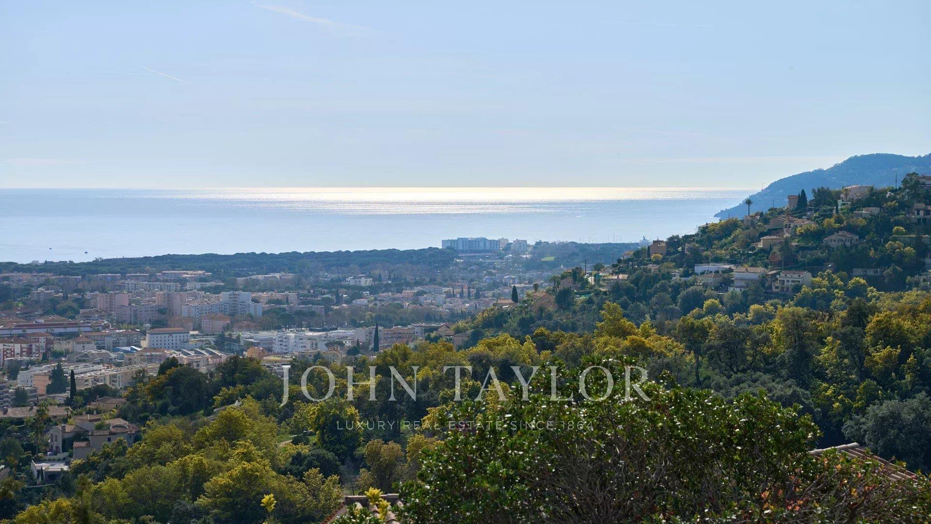Bela propriedade renovada com vista panorâmica para o mar
