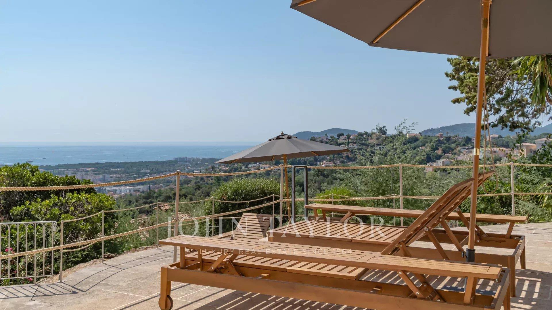 Bela propriedade renovada com vista panorâmica para o mar