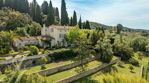 Close to Valbonne - An outstanding property with panoramic views