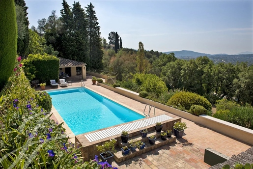 Close to Valbonne - An outstanding property with panoramic views
