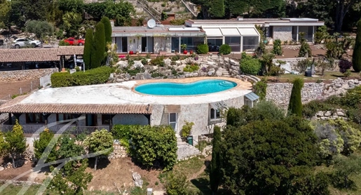 Attractive architect-designed villa