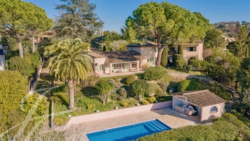 Near Mougins - Amazing Provencal-style villa with open views