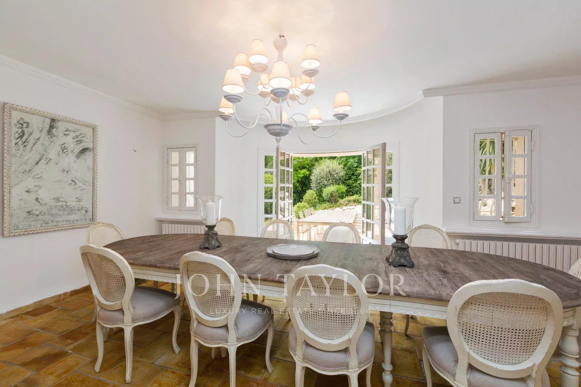 Casa de charme com campo de ténis na maior tranquilidade em Roquefort-les-Pins
