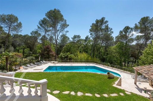 Charming home with Tennis in absolute calm in Roquefort Les Pins