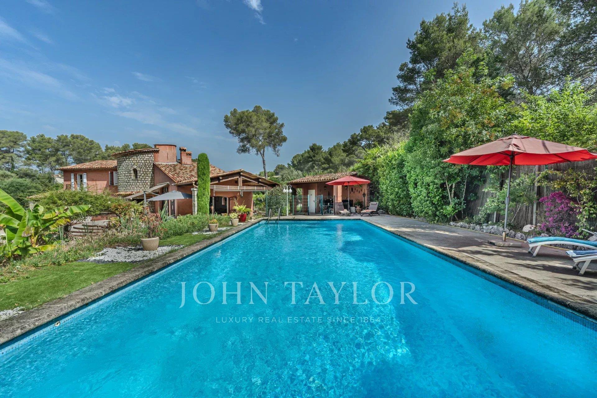 Roquefort-Les-Pins - Beautiful Character Villa in a Peaceful Setting