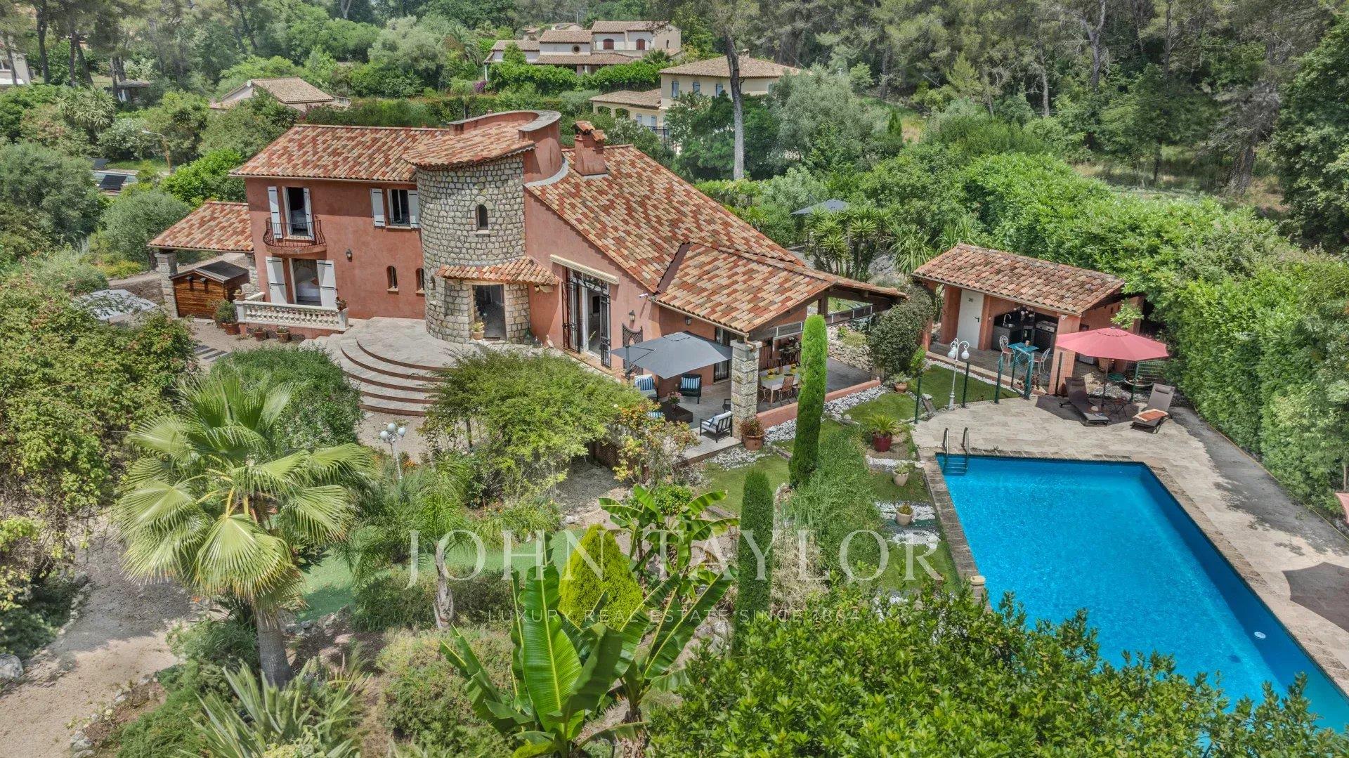 Roquefort-Les-Pins - Beautiful Character Villa in a Peaceful Setting