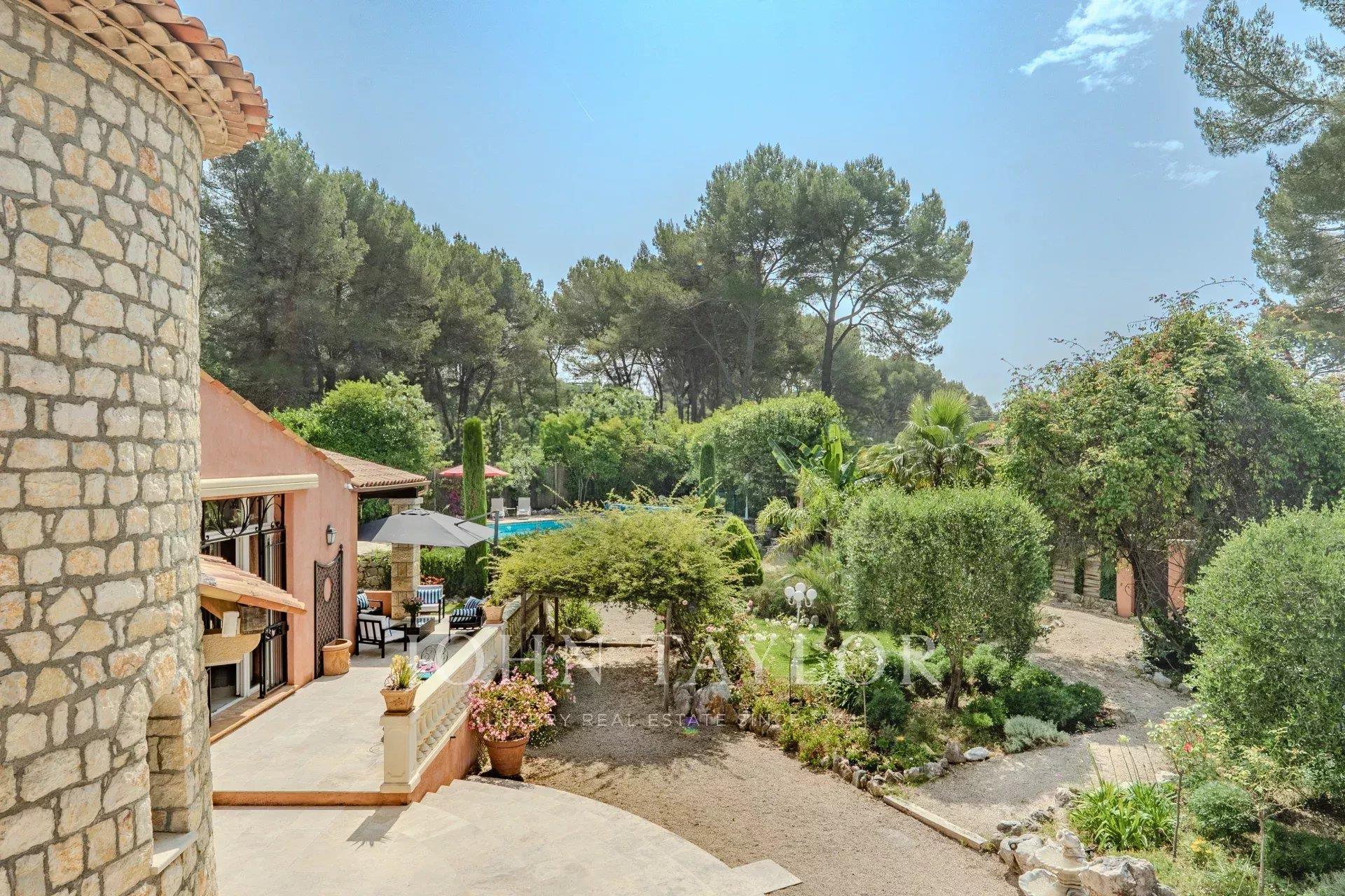 Roquefort-Les-Pins - Beautiful Character Villa in a Peaceful Setting