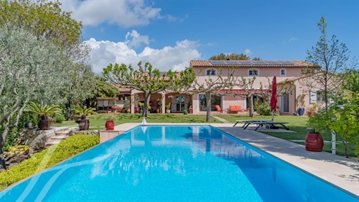 Charming 4-bedroom house for sale in Valbonne