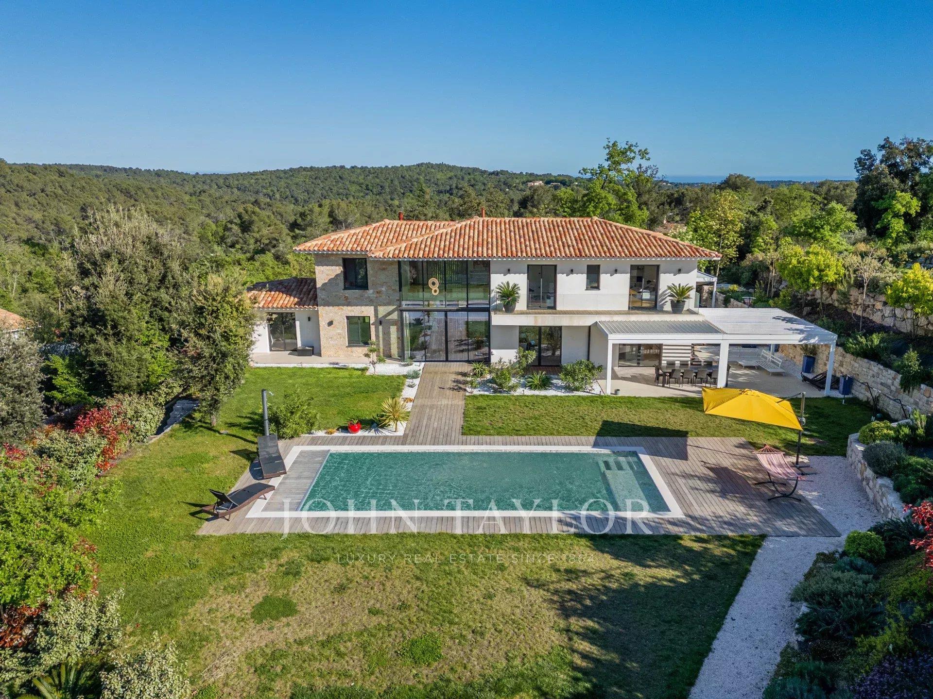 Exceptional Contemporary Villa in a Peaceful Setting