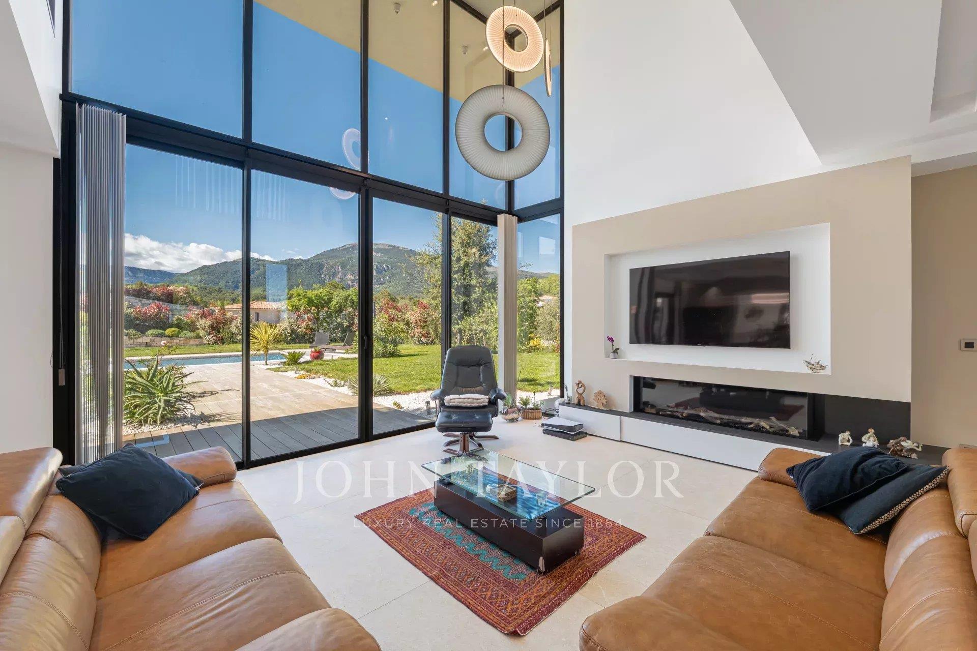 Exceptional Contemporary Villa in a Peaceful Setting
