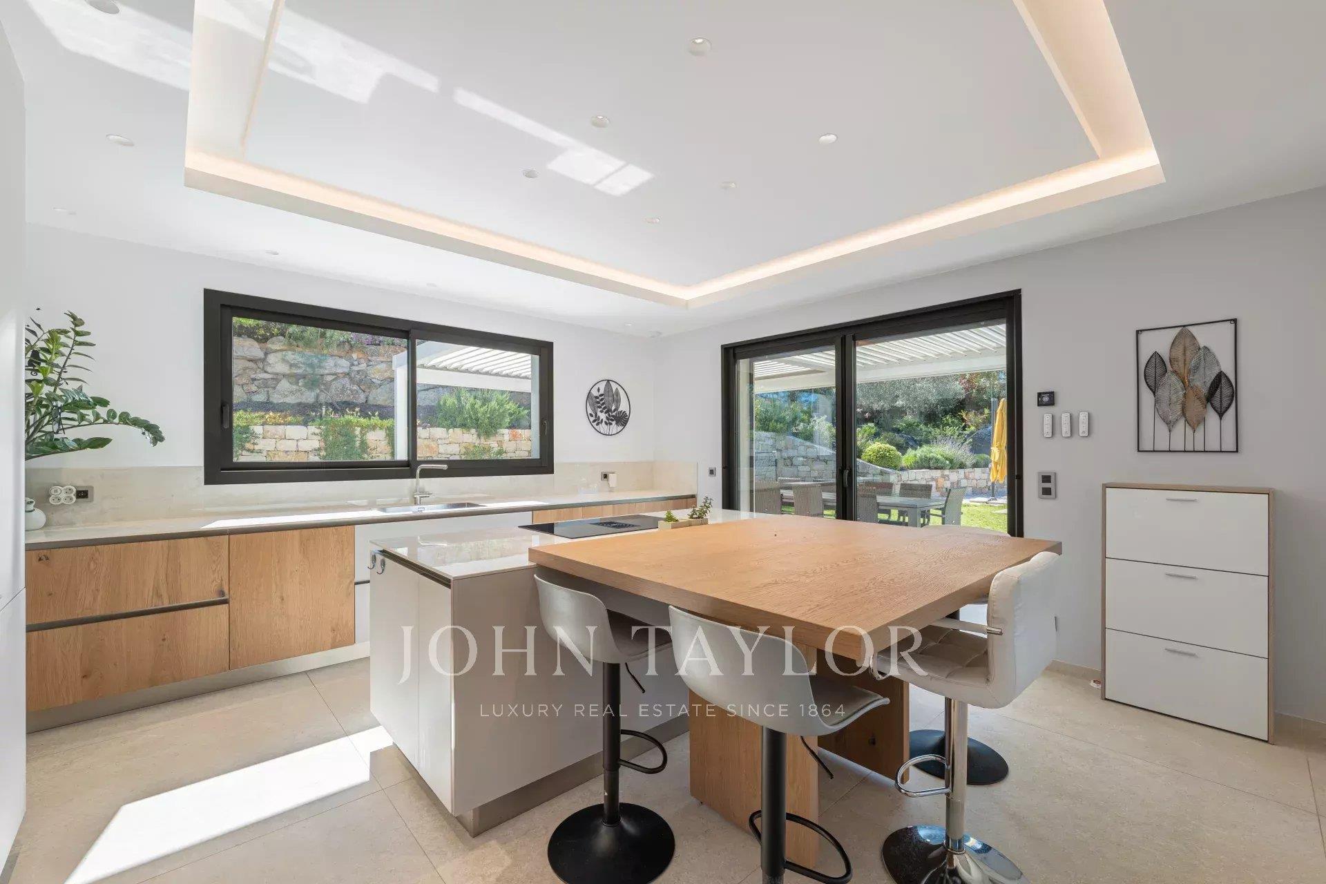 Exceptional Contemporary Villa in a Peaceful Setting
