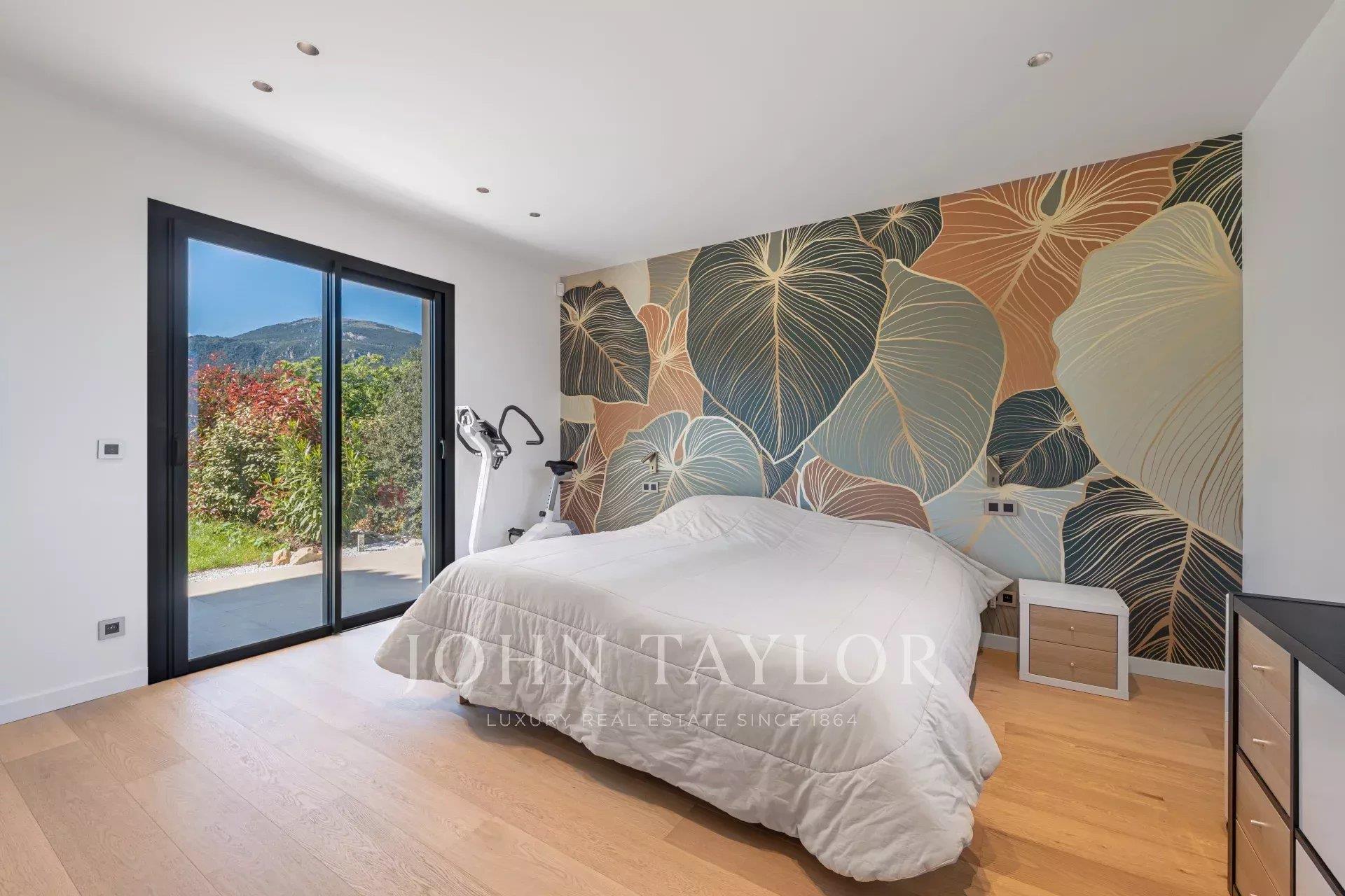 Exceptional Contemporary Villa in a Peaceful Setting