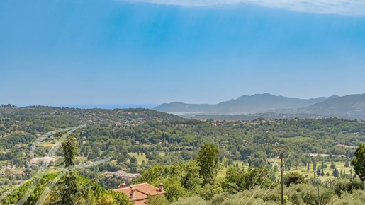 Moderní dům s panoramatickým výhledem v Châteauneuf-Grasse