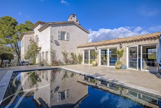 Prachtige Provençaalse villa volledig gerenoveerd, op loopafstand van het dorp