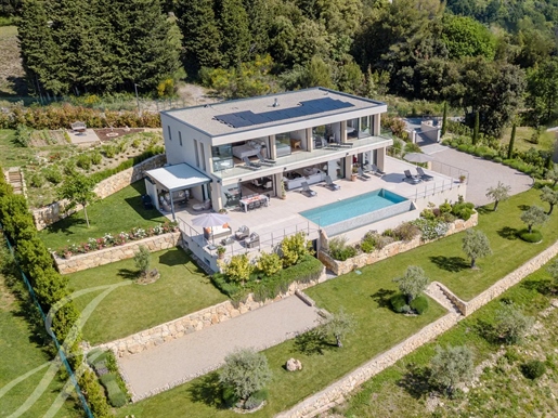 Sumptuous new-built property with breathtaking views