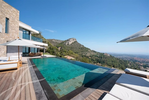 Neue Villa mit Postkartenblick auf das Mittelmeer