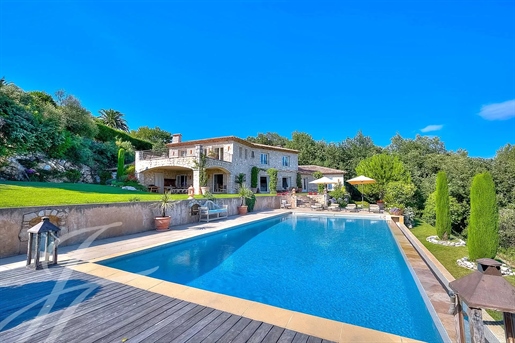 Attractive stone-built villa with sea views