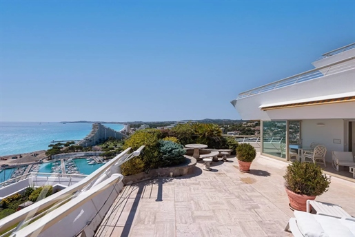 On the top of the Côte d'Azur - 4-bedrooms apartment