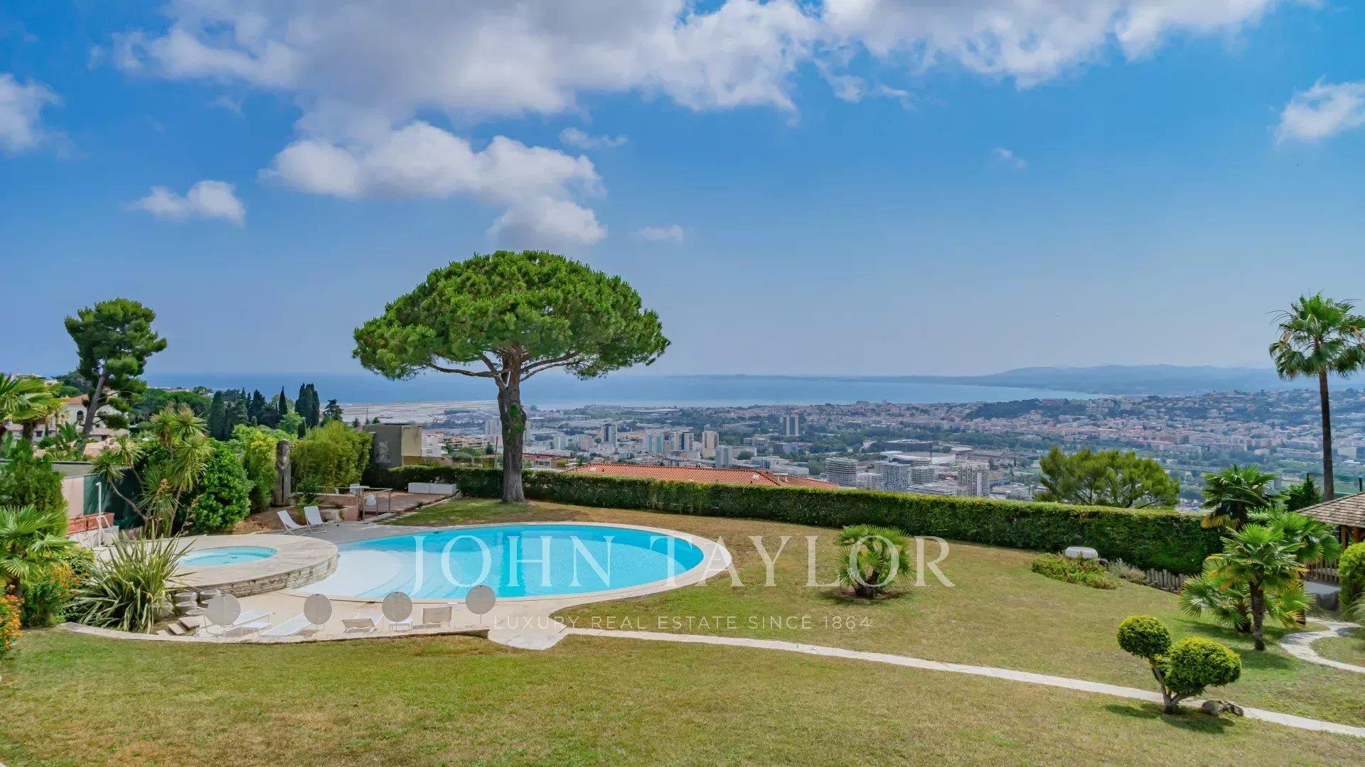 Luxuosa Vila com Vista para o Mar em Nice