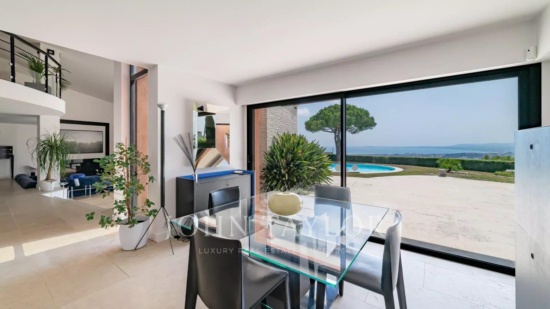 Luxuosa Vila com Vista para o Mar em Nice