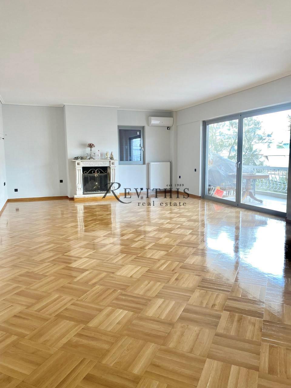 - Fully Renovated Apartment with Large Verandas in Quiet Aixoni, Glyfada
