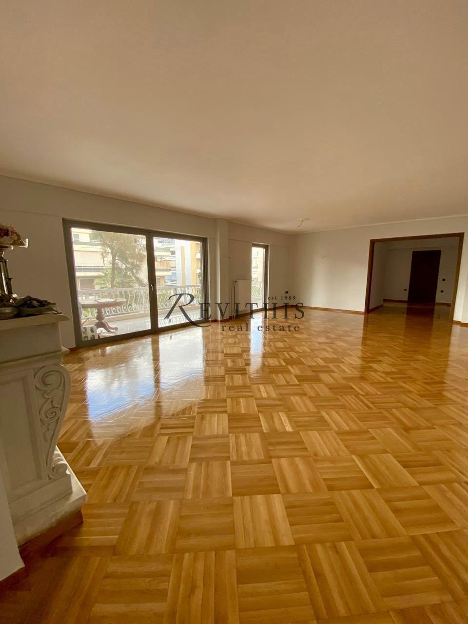 - Fully Renovated Apartment with Large Verandas in Quiet Aixoni, Glyfada
