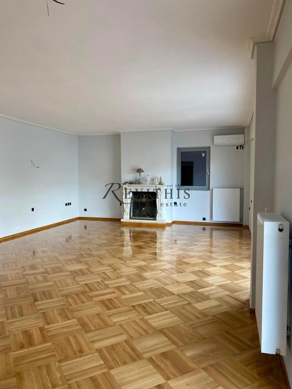 - Fully Renovated Apartment with Large Verandas in Quiet Aixoni, Glyfada
