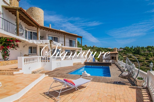 Fantastic 5 bedroom villa in Estoi, fully renovated with an astonishing sea view