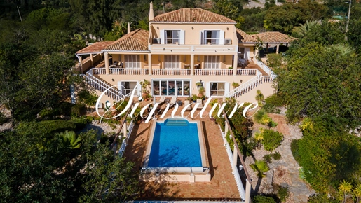 A magnificent and spacious 6 bedroom villa with a extensive sea views in Santa Barbara de Nexe
