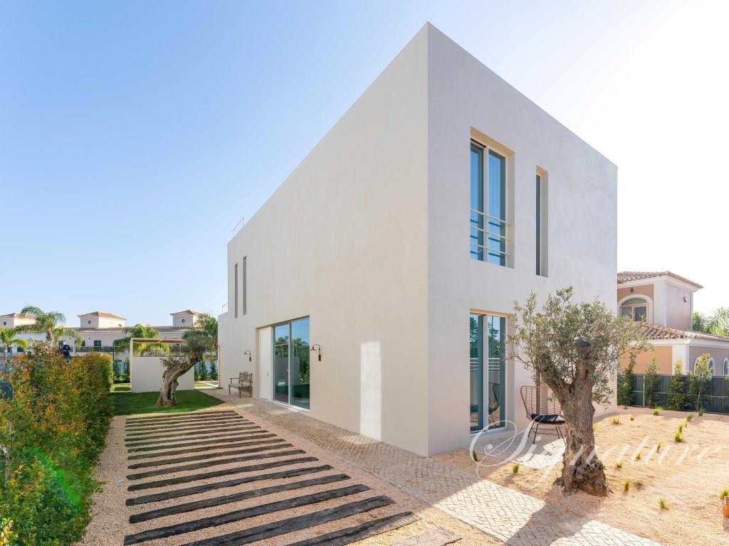 Newbuilt pleasant 3-bedroom villa close to Santa Barbara de Nexe - fully furnished