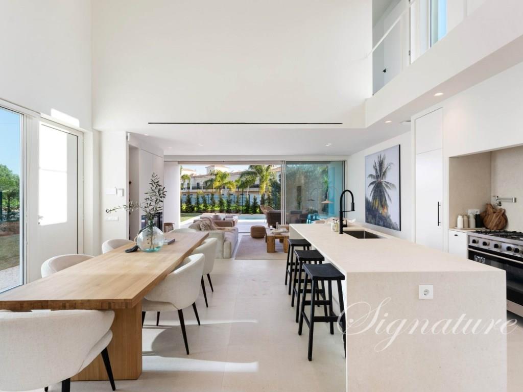 Newbuilt pleasant 3-bedroom villa close to Santa Barbara de Nexe - fully furnished