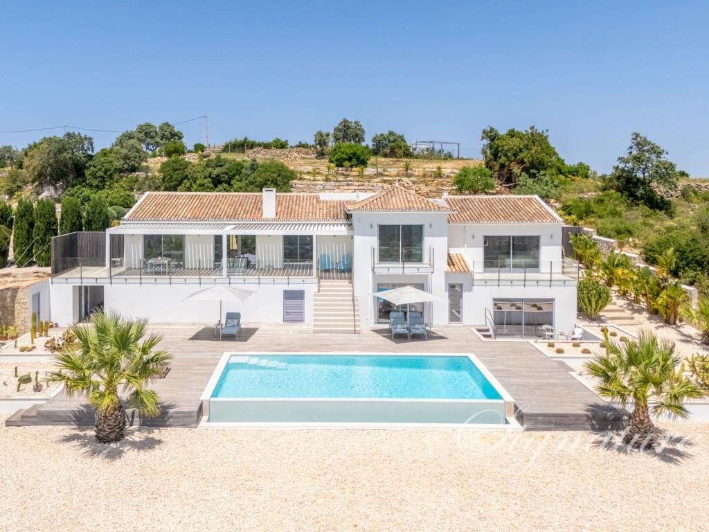 Stunning contemporary villa with fantastic seaviews in Estoi