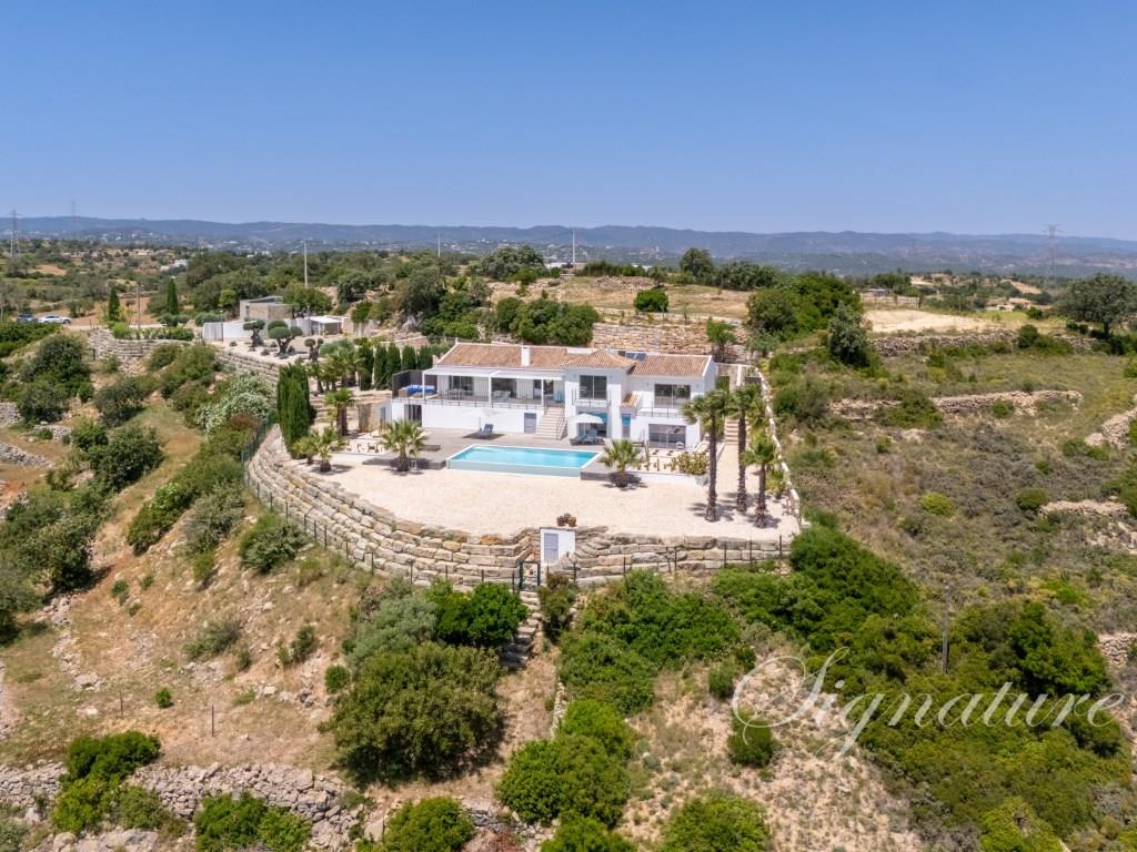 Stunning contemporary villa with fantastic seaviews in Estoi