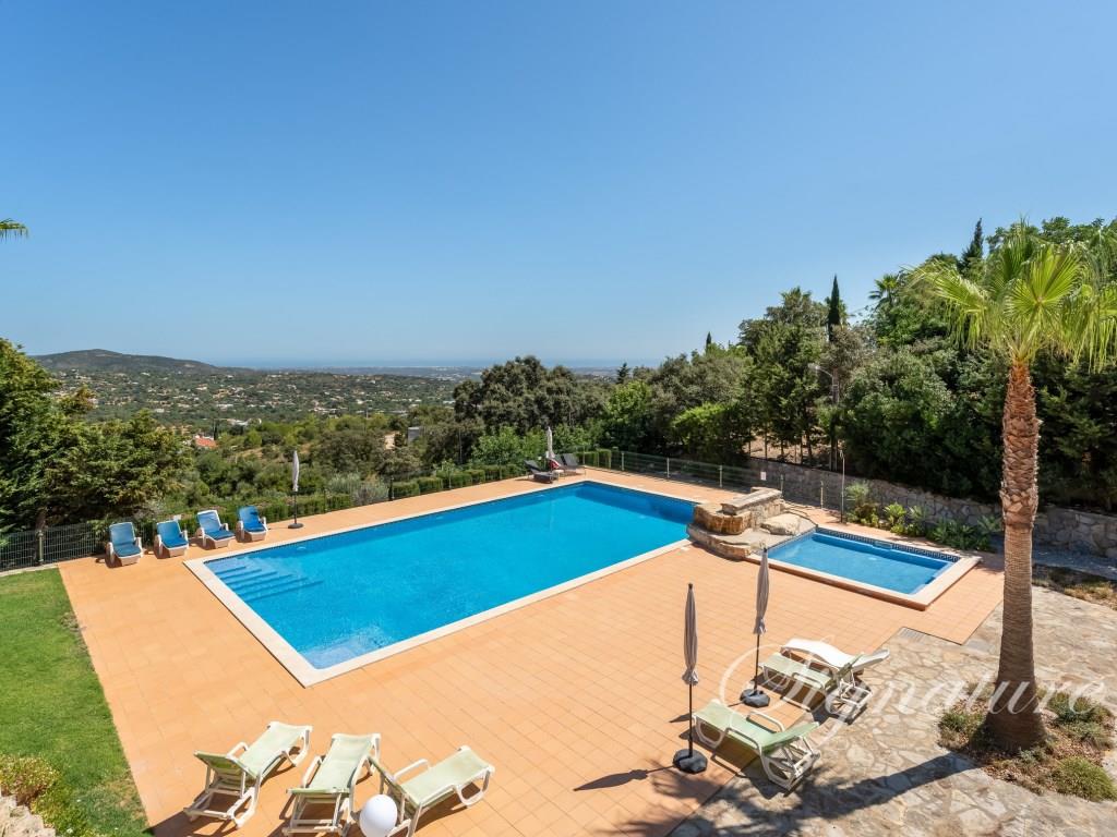 Excellent investment opportunity - Pleasant semi-detached 4 bedroom villa close to Santa Bárbara de