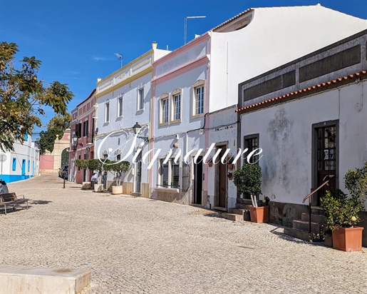 For renovation: charming old house with spacious rooftop terrace in the historical town centre of Es