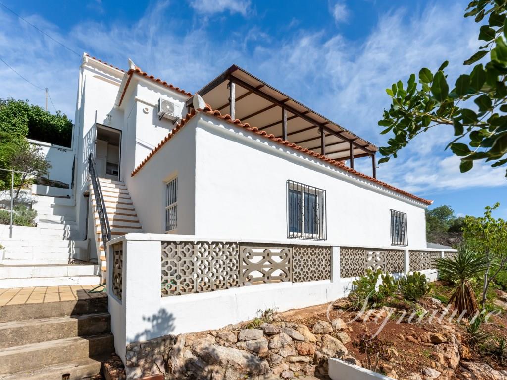 Stunning 3-Bedroom Villa with Pool and Breathtaking Sea Views in Santa Barbara de Nexe