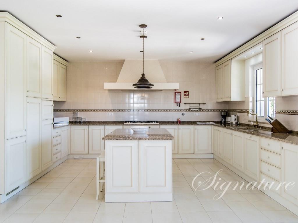 3 Bedroom Mansion in a pristine condition with swimming pool on a large plot in Santa Bárbara de Nex