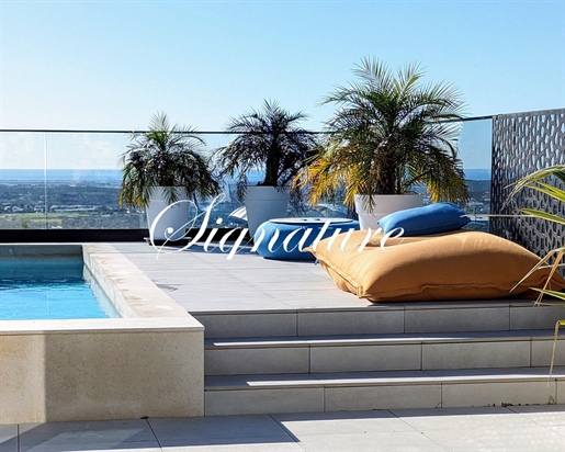 Immaculate luxury 3 bedroom loft spread on 3 floors right in the center of Santa Bárbara de Nexe