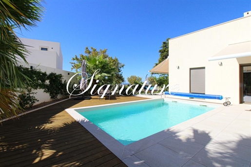 Newly built property composed of 2 houses, a one bedroom en suite villa and another 3 bedroom en sui
