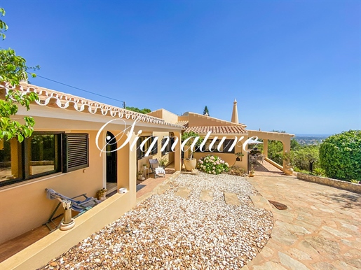 3 bedroom villa in Santa Barbara de Nexe with an amazing sea view capacity of extension.
