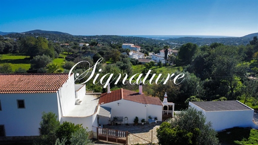 Opportunity: Traditional 5 bedroom Quinta in Santa Barbara de Nexe with sea view.