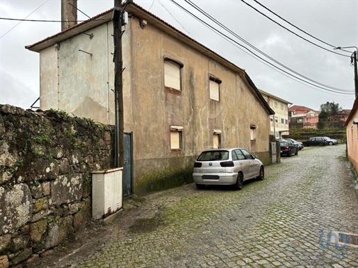 Home / Villa with 4 Rooms in Porto with 226,00 m²