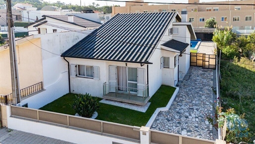 Casa T3 em Porto de 148,00 m²