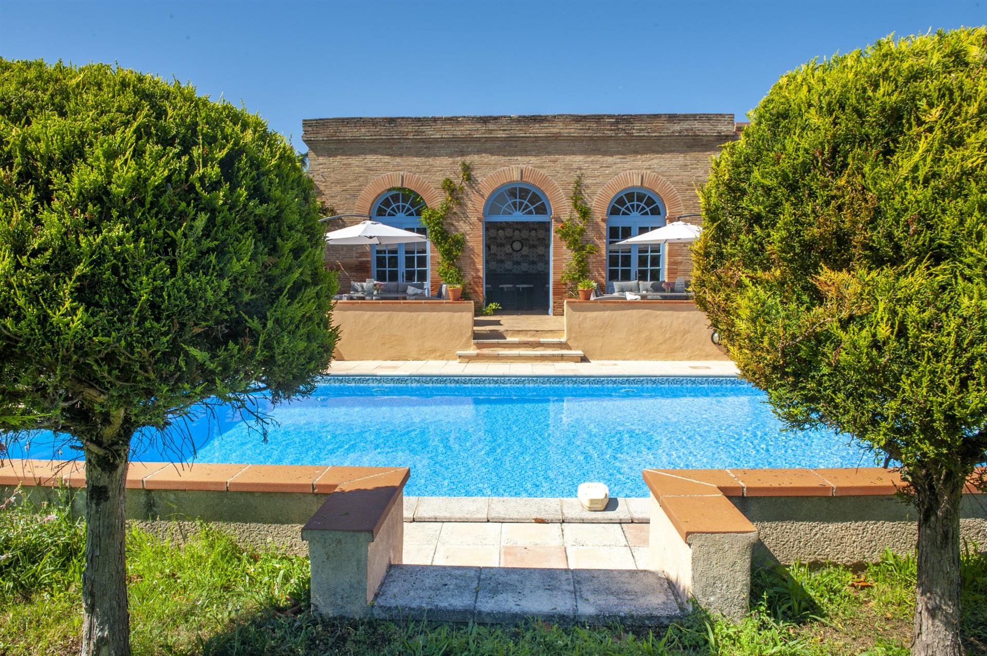 Prestigious Property with Manor, Lake, and Woods