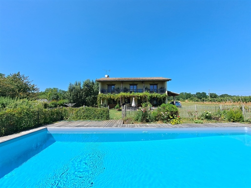 Pleasant Villa in the countryside with swimming pool