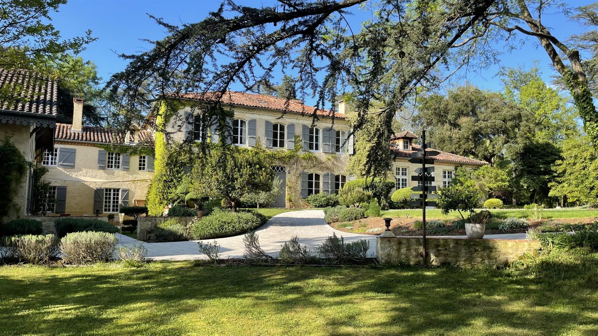 Exceptional historic estate on 6 hectares of picturesque countryside