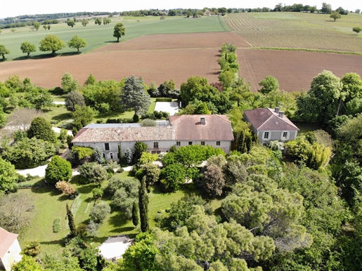 Exceptionnal Estate with 4 hectares of land