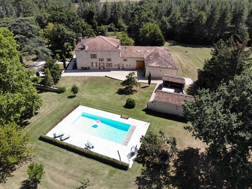 Outstanding Gascony with 30 ha, swimming pool and outbuildings