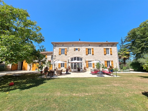 Outstanding Gascony with 30 ha, swimming pool and outbuildings